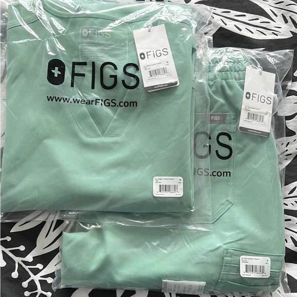 Limited Edition Figs Jade Scrubs - Picture 3 of 5